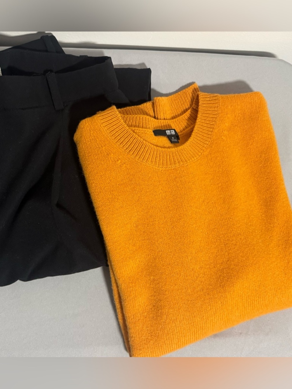 Uniqlo Mustard Orange Crewneck Sweater Size M Soft Knit Minimalist - Picture 6 of 6